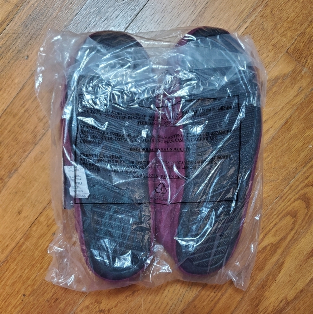 Women's Hogwarts Crest Moccasins - Burgundy - Picture 3 of 6